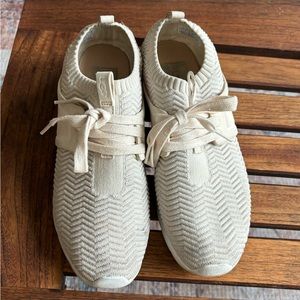 Ugg Treadlite tennis shoes